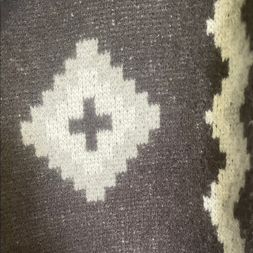 Chic Open Front Cardigan with Geometric Design - Picture 3 of 10